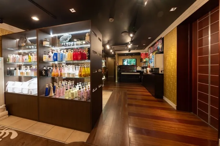 無料レンタルアイテムやアメニティのあるロビー